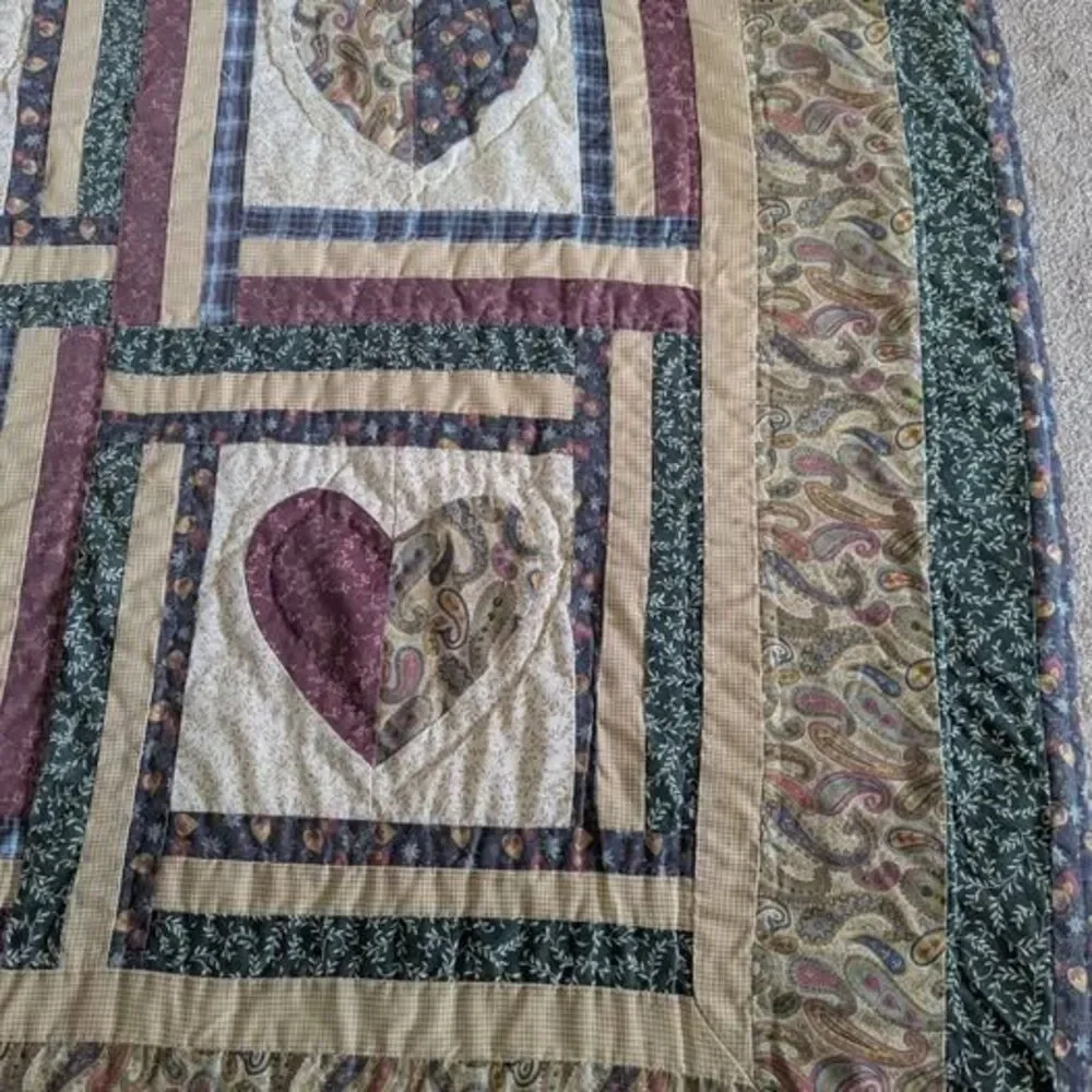 Vintage Handmade Sweet Paisley Heart Patchwork Quilt 82x83